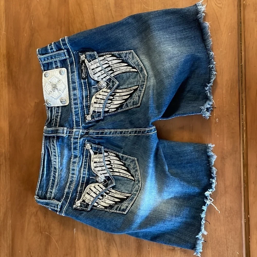 Miss Me Mid Rise Mid Shorts Size 27